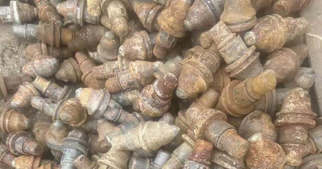 废旧暖气片及配件